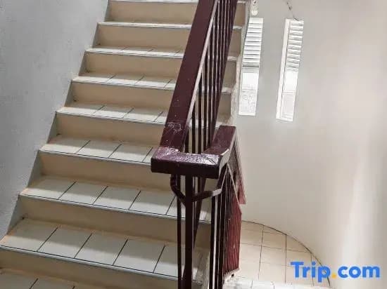 Uptown Hotel - photo 15