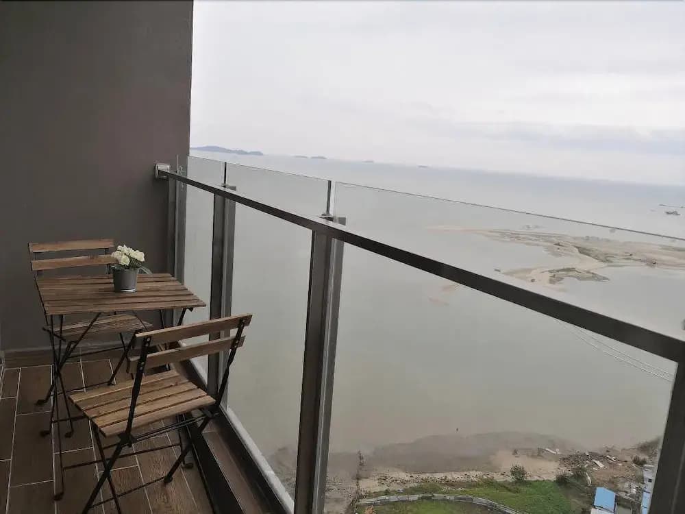 Vinz at Silverscape Luxury Residence - photo 19