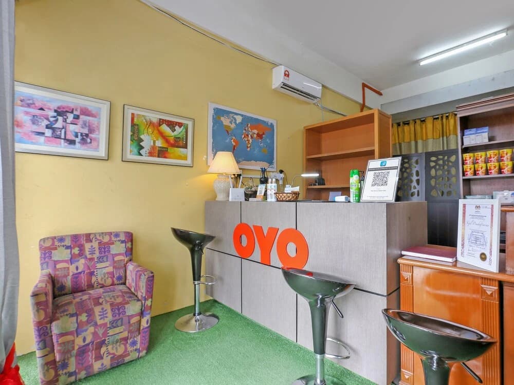 The Sarina Hotel & Cafe by OYO Rooms - photo 4