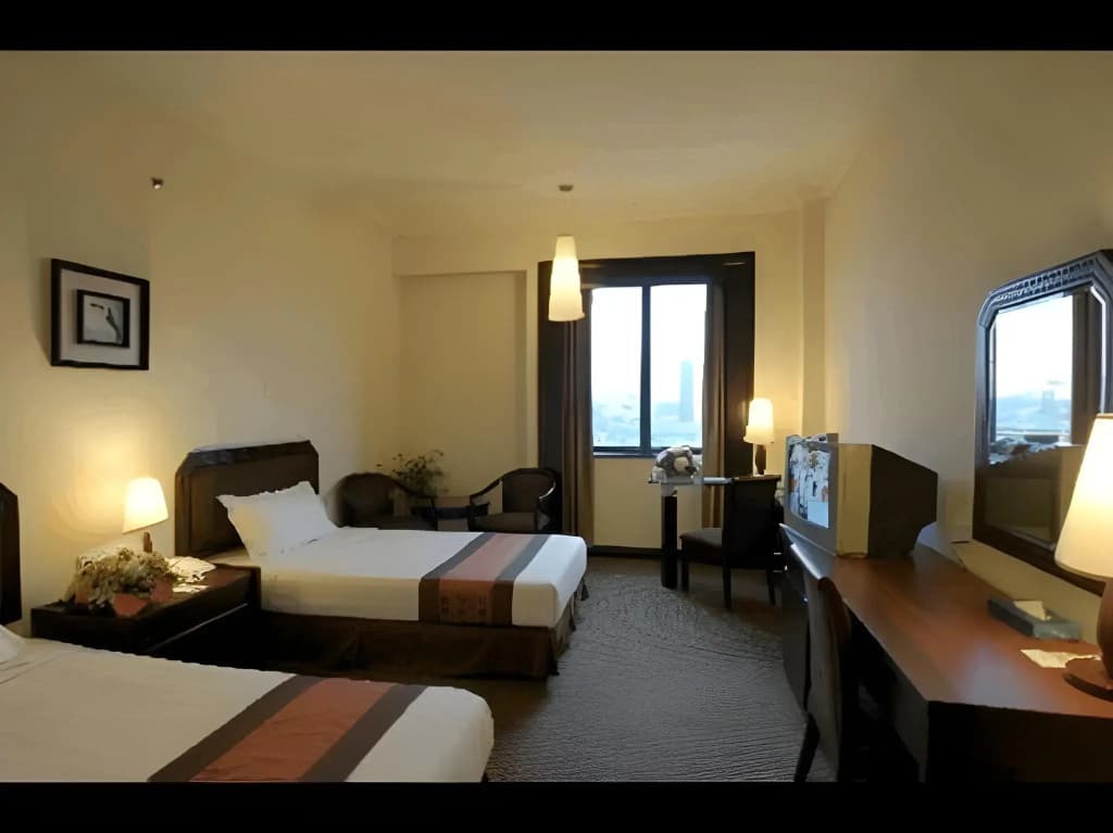 Crystal Crown Hotel - photo 6