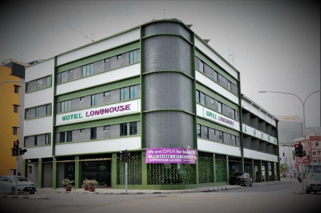 Hotel Longhouse - photo 1