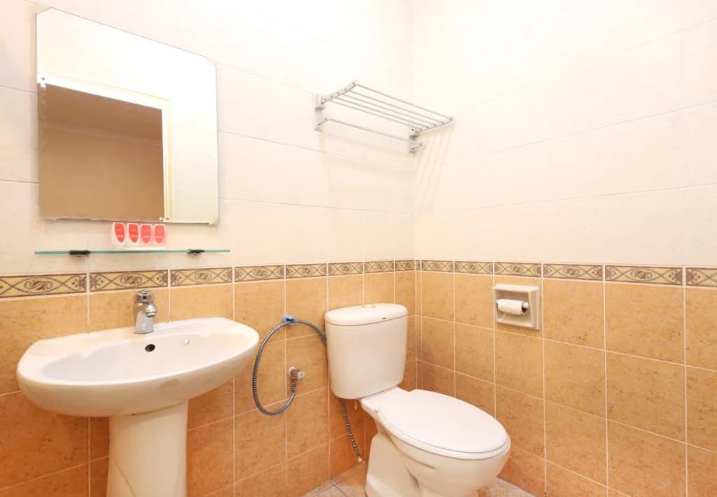 Comfort Hotel By OYO Rooms - photo 7