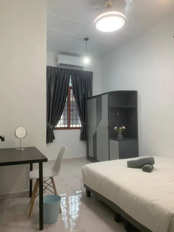 Private Bathroom King Room Bukit Mertajam Alma Impian - photo 3