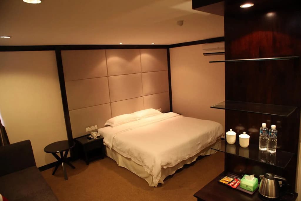 Country Hotel - photo 8