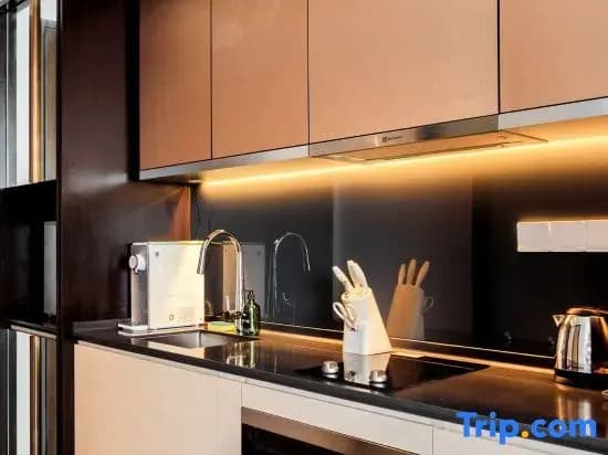 Scarletz Suites KLCC • 5-min to Petronas Twin Towers • Rooftop Infinity Pool - photo 1