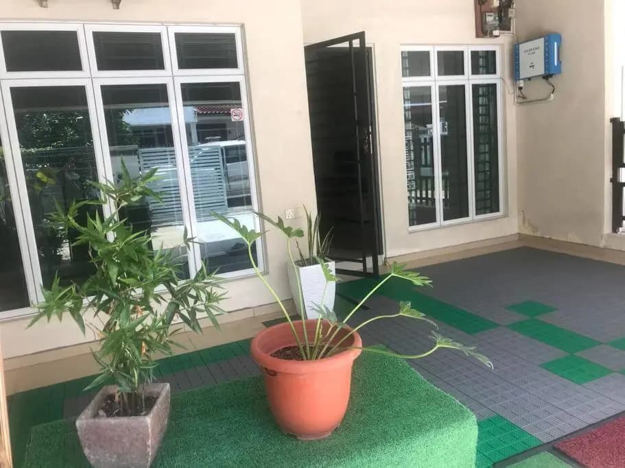 Sunny terrace house 5min Stulang Laut CIQ SOGO KSL 2BR 7Pax - photo 11