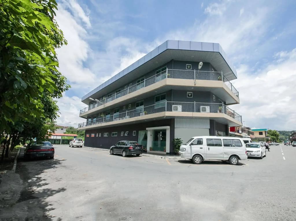 OYO Rooms Near Tanjung Aru Beach - photo 13