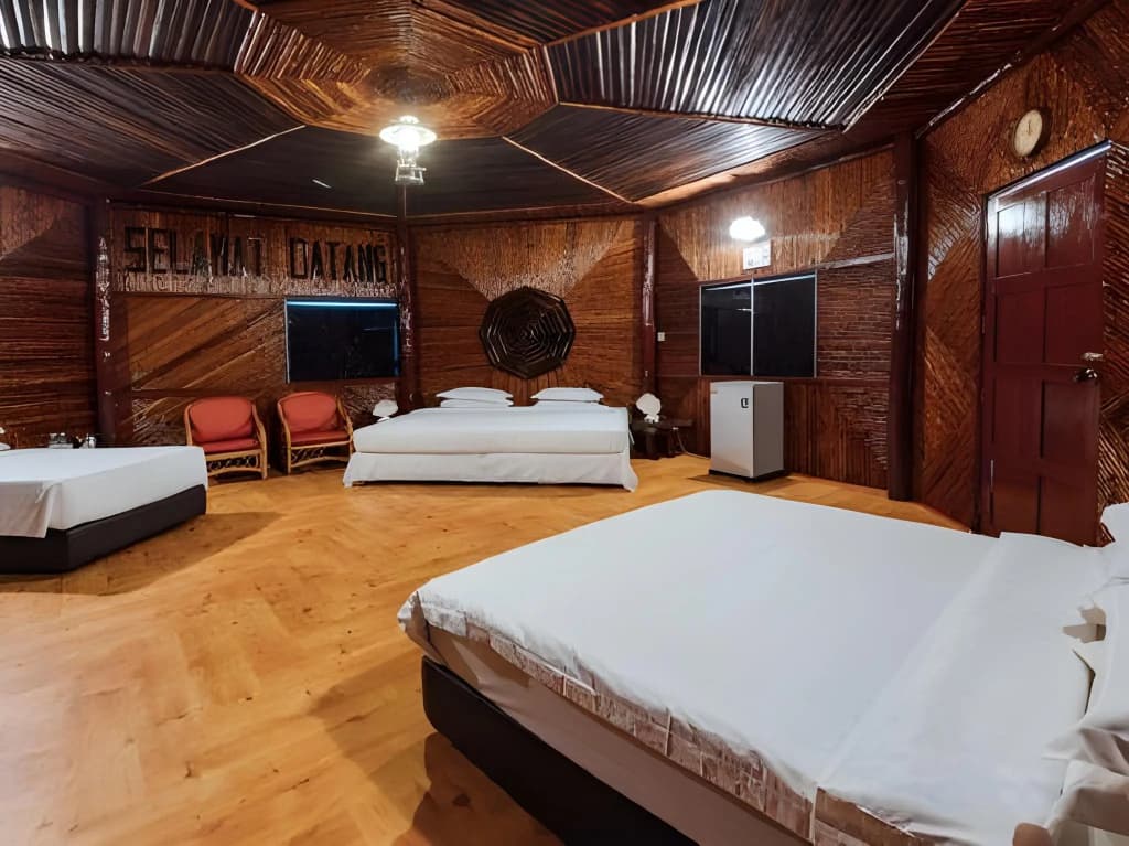 Dragon Inn Floating Resort - photo 2