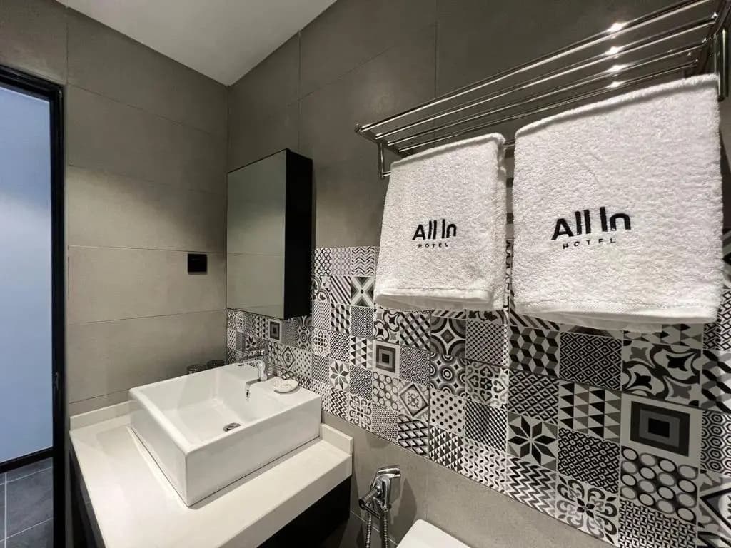 All In Hotel - photo 9