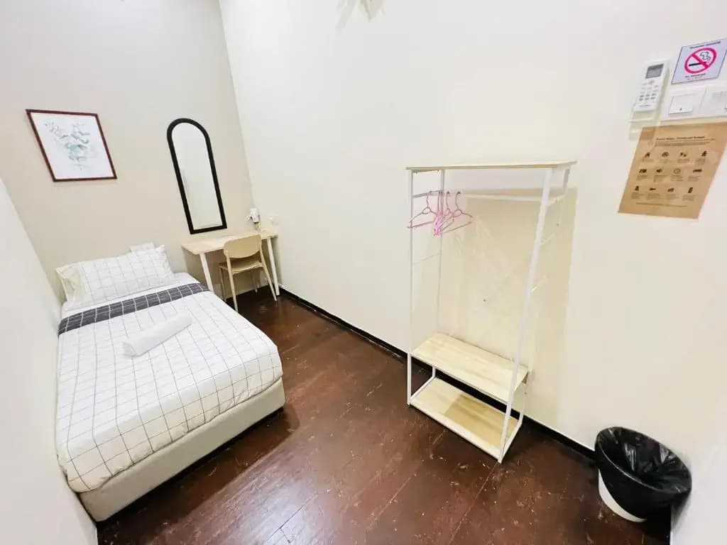 myROOM @ Mandalay Georgetown, Off Jln Burma, Gurney Drive - photo 1