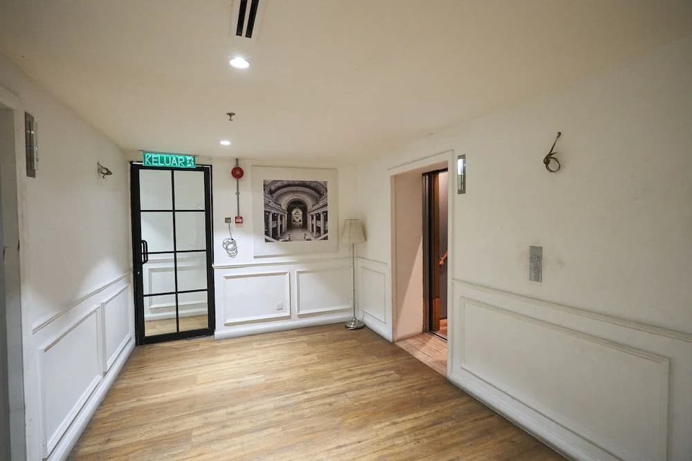 OYO Home 44050 Essential Studio Empire Marriot - photo 6