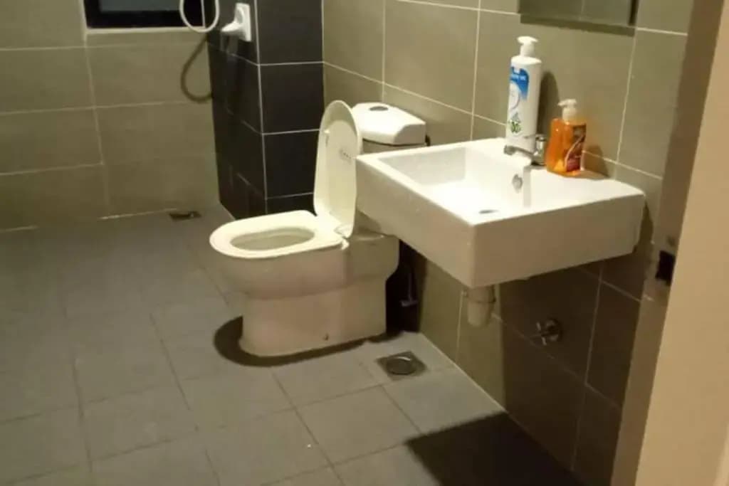 Amazing Lake view studio unit, Hyve,Cyberjaya, Free WiFi, Free Parking, Netflix, Pool - photo 7