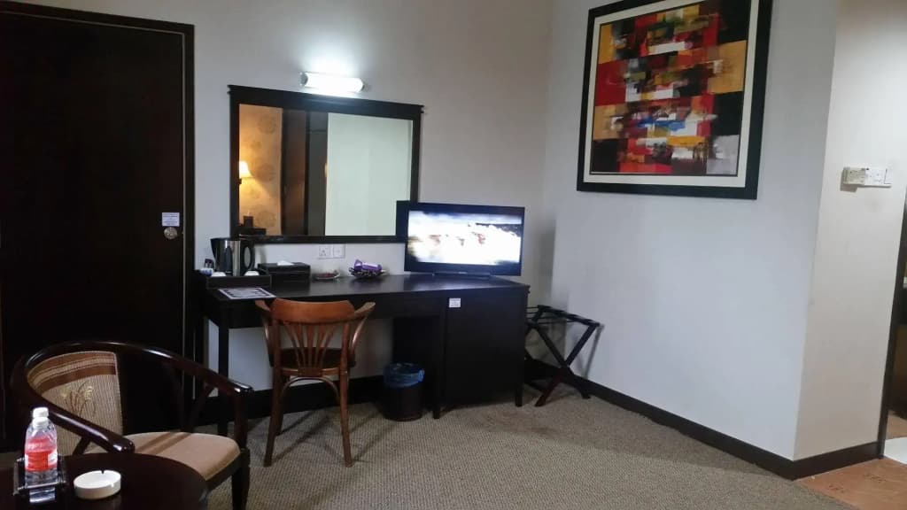 Carlton Holiday Hotel & Suites - photo 2