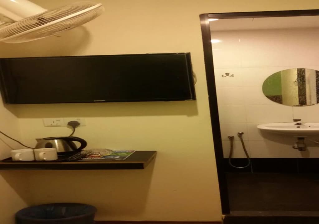 Hotel Pop Ash - photo 1