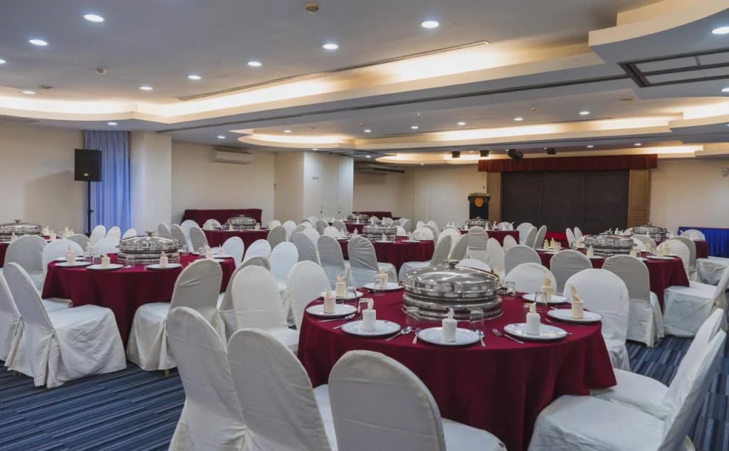 Shah's Village Hotel - photo 14