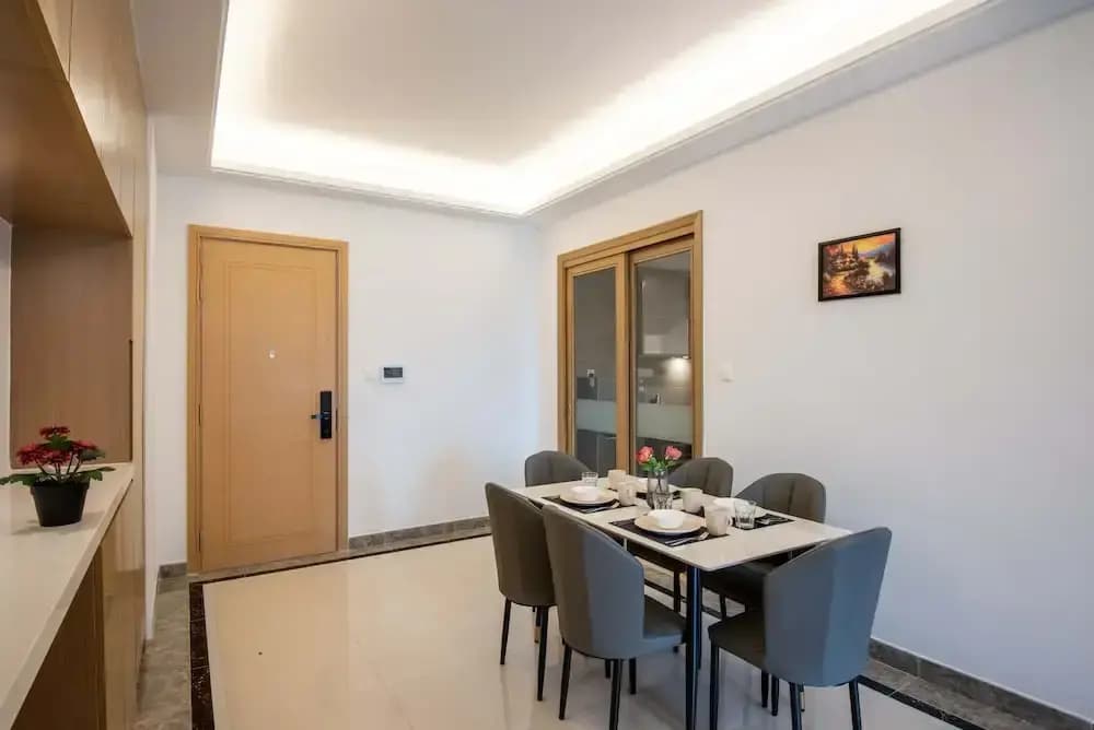 2BR R&F Phase2, CIQ R&F Mall, Free Parking - photo 13