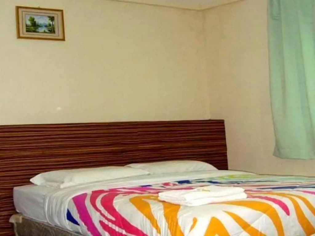 Iskandar Sinsuran Homestay - photo 2