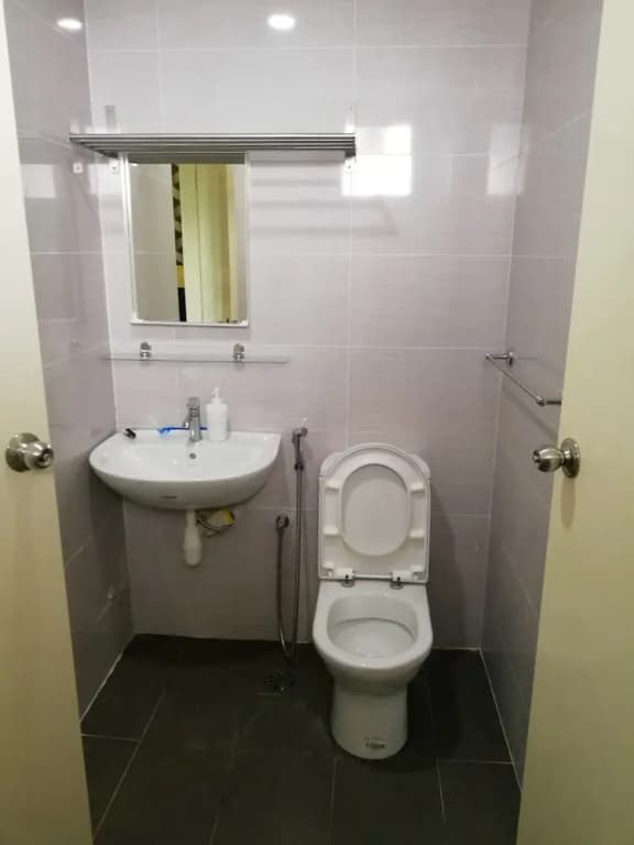 Lawang Suite 1 Bedroom Corner Apartment - photo 8