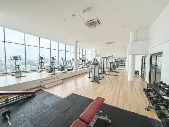 Relax in a Modern Studio w City View + Pool Access - photo 1