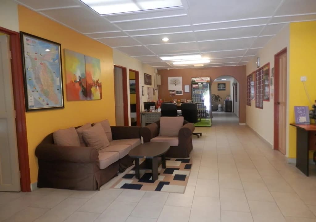 Eight Mentigi Guest House - photo 1