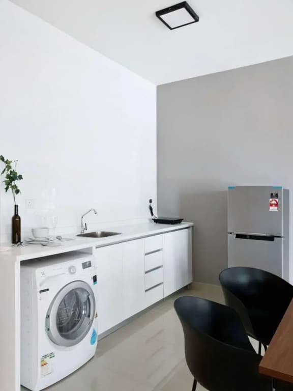 Stylish & Cozy 2BR Apt at Arte Plus, FREE Parking - photo 5