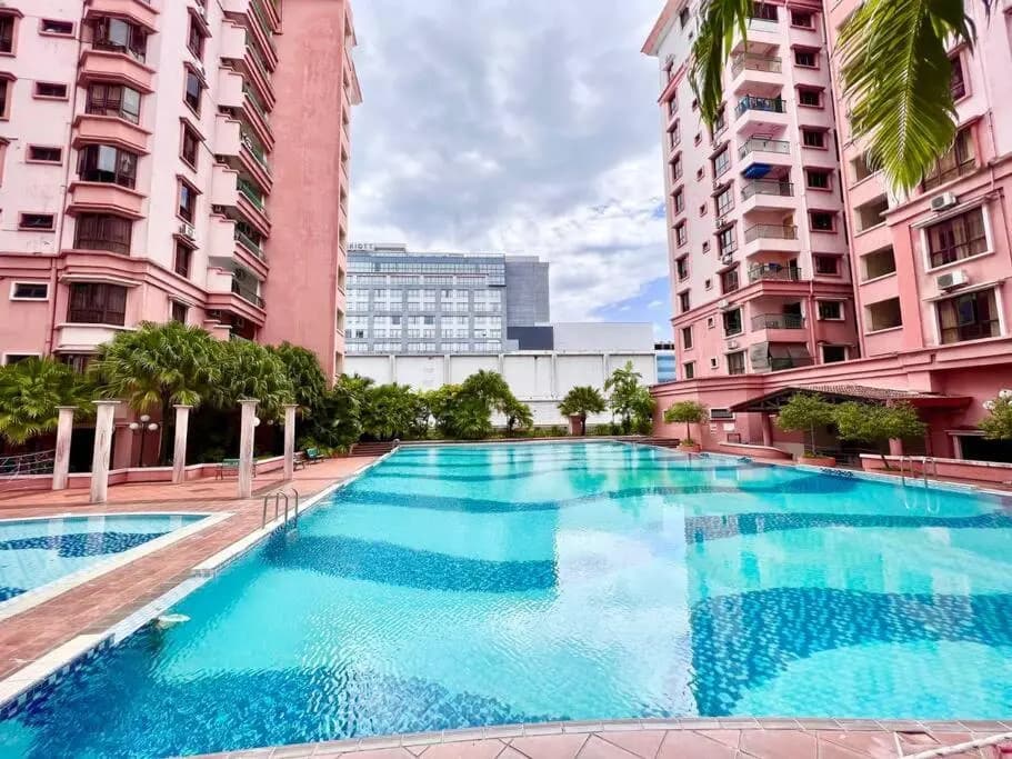 VACATION HOME PENTHOUSE MARINA COURT CONDO RESORT KOTA KINABALU 5 bedrooms 15 pax - photo 10