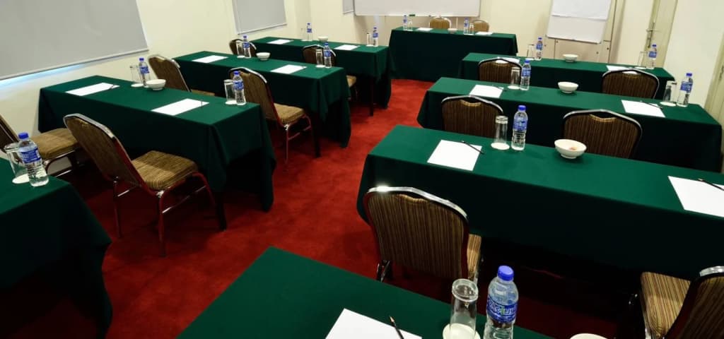 Holiday Villa Hotel & Suites - photo 20