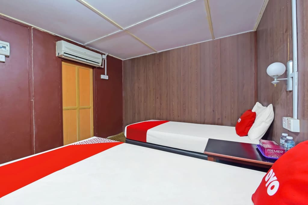 OYO 90675 Holiday View Inn - photo 11