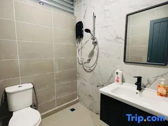 Cozy 4BR Homestay @ Kch near CityOne / Car rental - photo 2