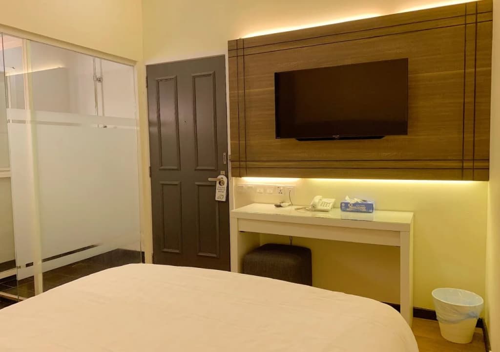 iStay Hotel - photo 3