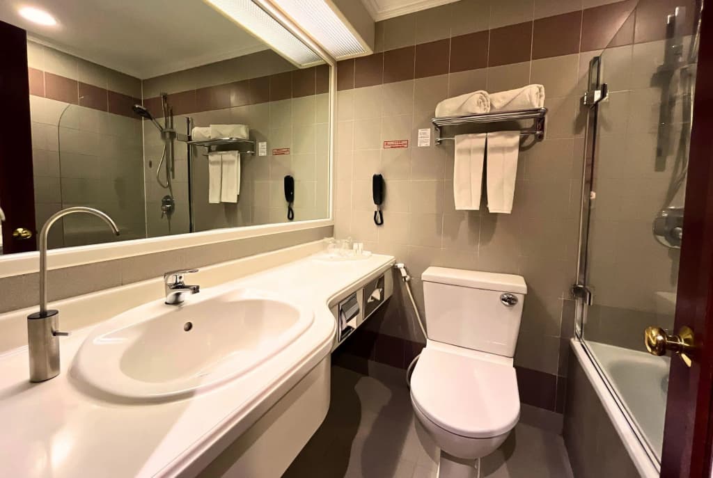 Howard Johnson by Wyndham Kota Kinabalu City Centre - photo 44