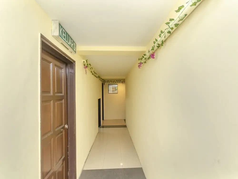 OYO 89703 B Link Hotel - photo 12