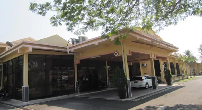 Parit Buntar Inn - photo 1