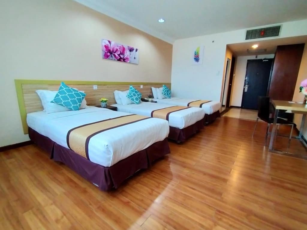 TD Plaza Hotel - photo 2