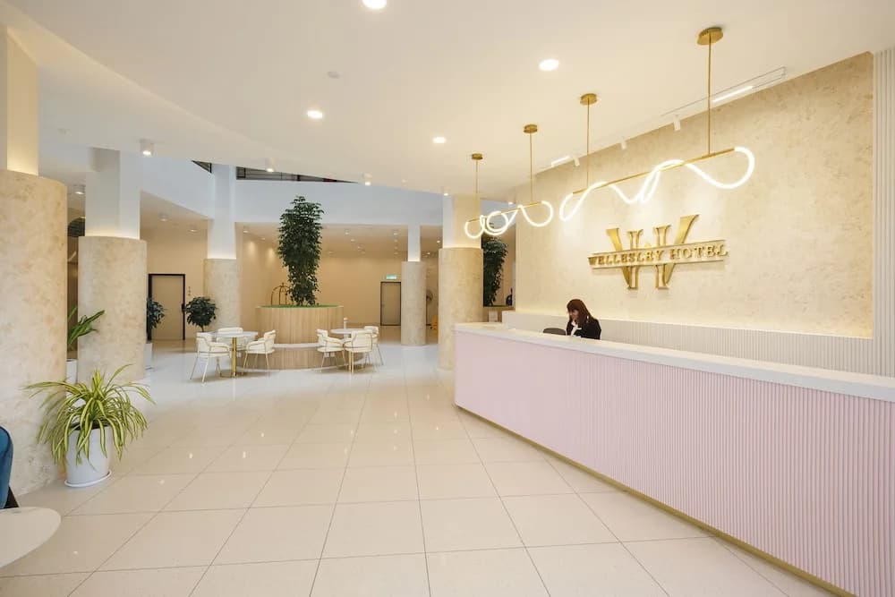 Wellesley Hotel - photo 2