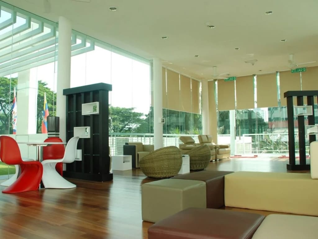 Brunsfield Embassyview Condosuite - photo 4