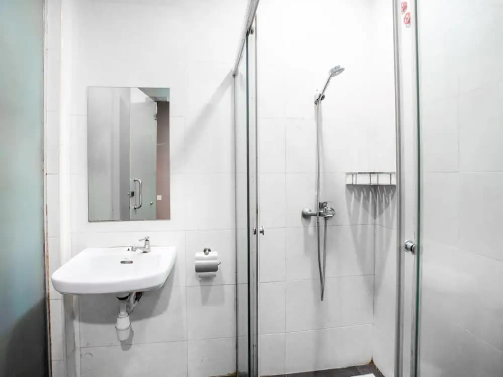 P Line Hotel - photo 8