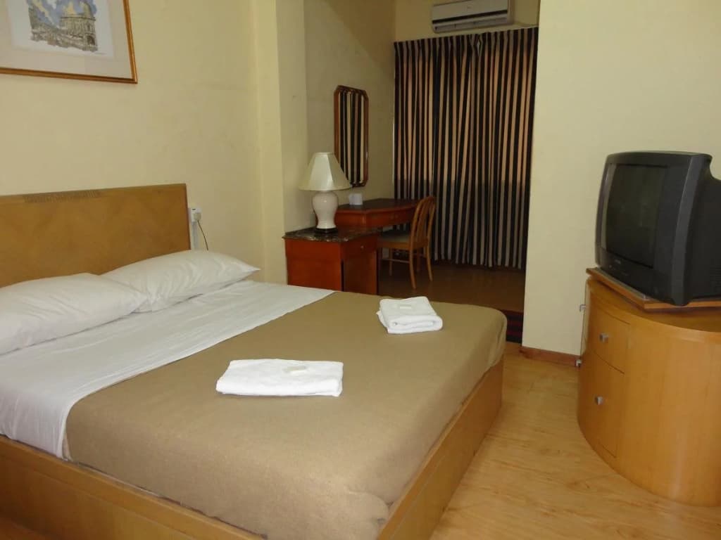Pristine Hotel - photo 2