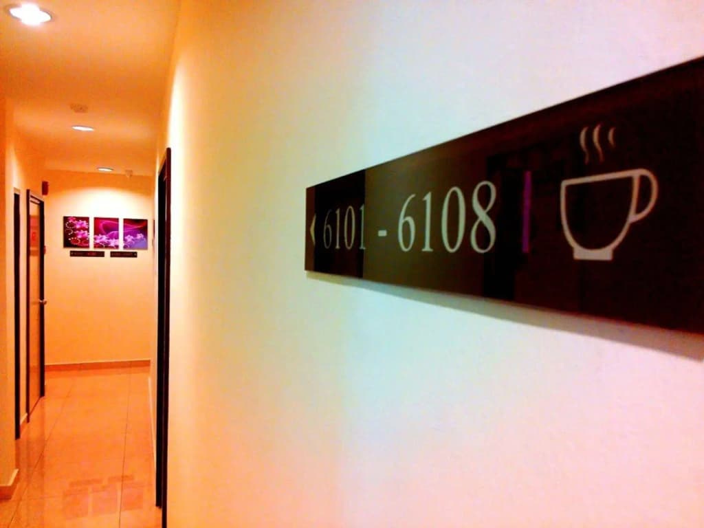 Hotel CheckedInn - photo 10
