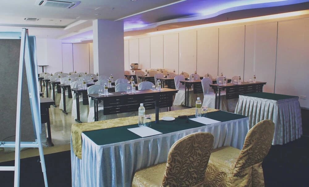 The Regency Waterfront Hotel - photo 16