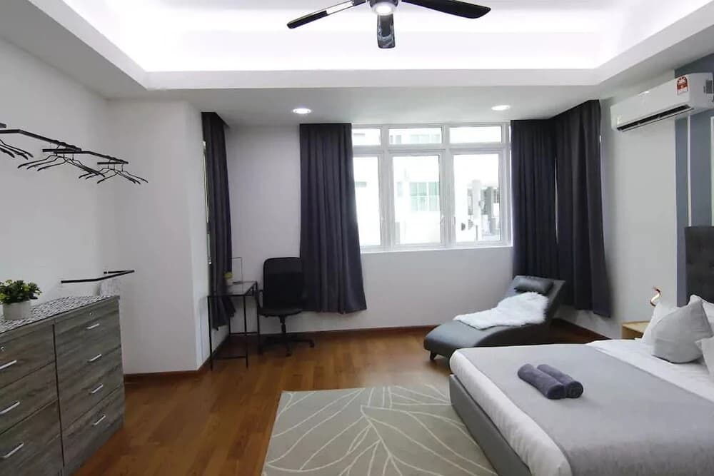 YO.OM Families Luxury Condo Gateway 6 Pax - photo 14