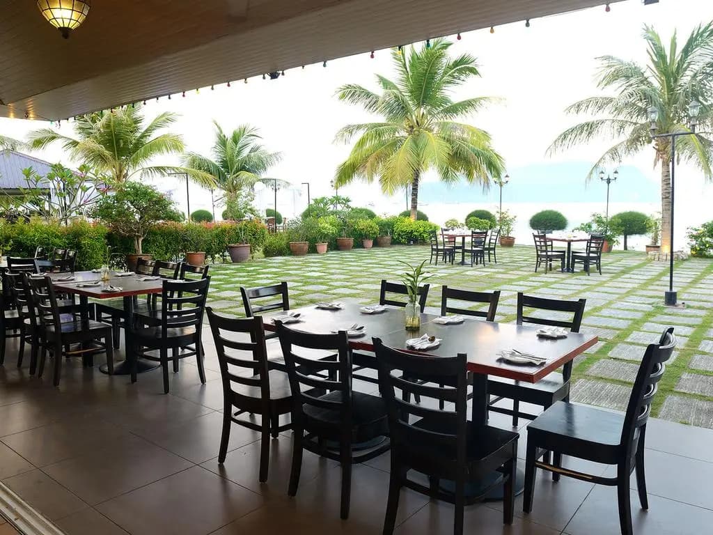Bella Vista Waterfront Resort - photo 18
