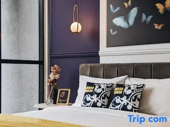 Scarletz Suites KLCC • 5-min to Petronas Twin Towers • Rooftop Infinity Pool - photo 4
