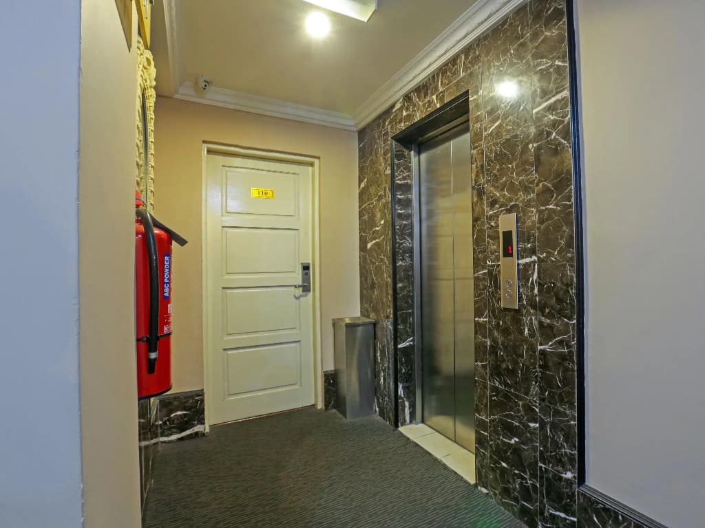 OYO Capital O 89695 Planters Hotel - photo 10