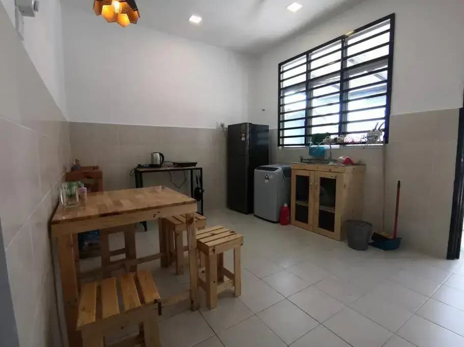MODERN , SPACIOUS GAMBANG UMP 18 Guest House - photo 2