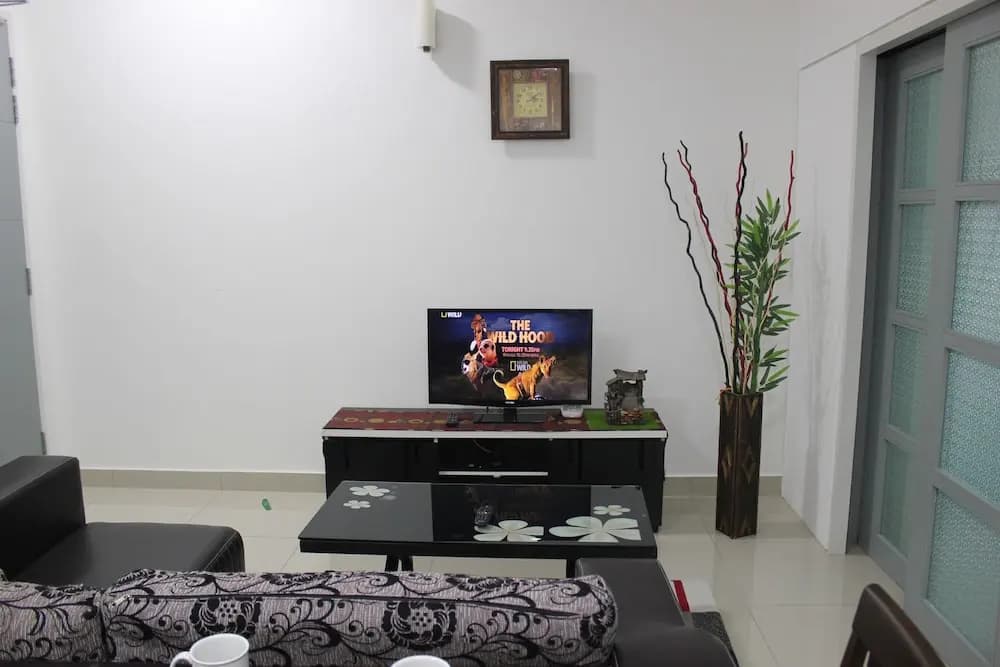 City Living with Panoramic Sea Views at Danga Bay - photo 11