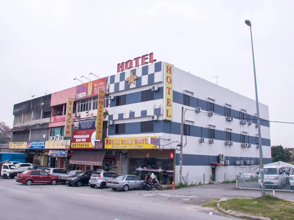 OYO 44010 Royals Star Hotel - main photo
