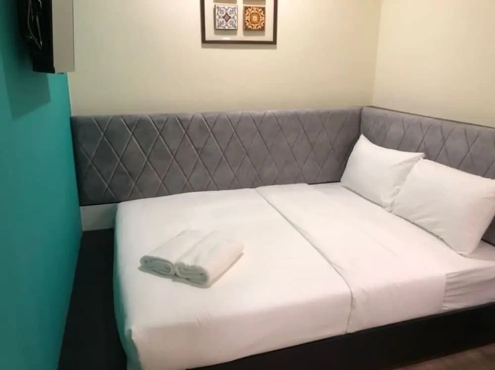 Bishop Hotel - photo 4