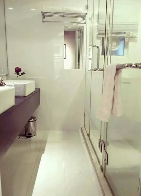 Urbano Luxury Homestay - photo 17