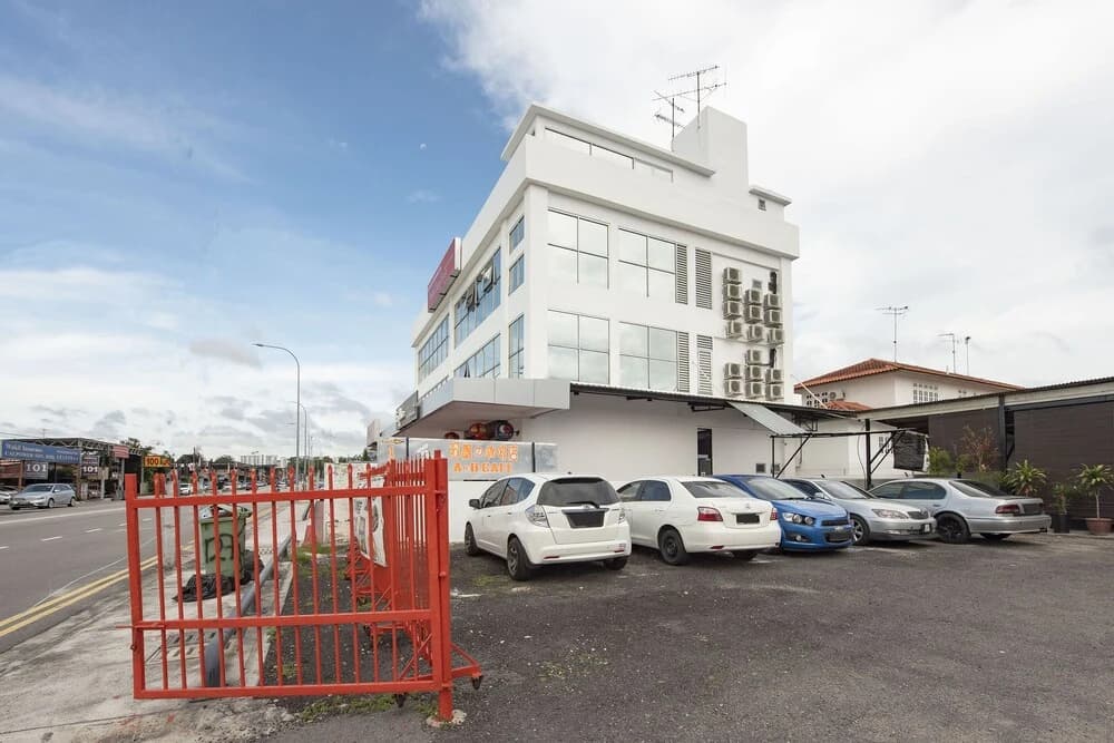 Capital O 90447 Hotel Ezzyhome Kebun Teh - photo 16